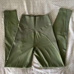 Aerie Offline Goals High Waisted Pop Stitch 7/8 Legging